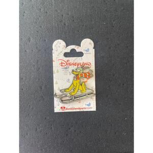 Disneyland Paris Pluto ski pin